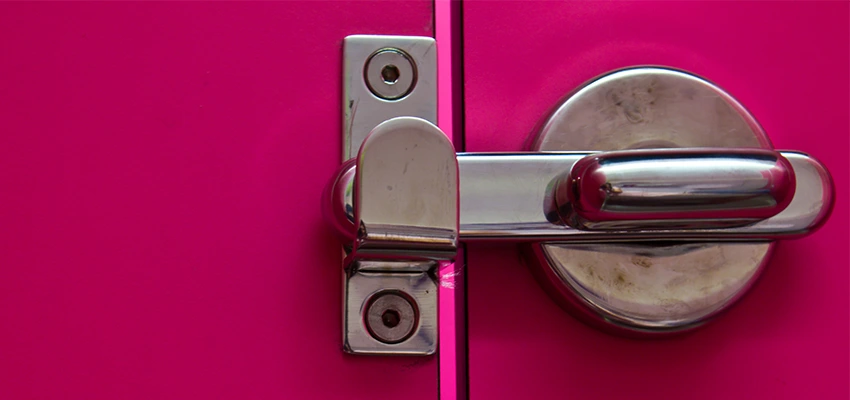 Childproof Gate Lock in Alafaya, Florida