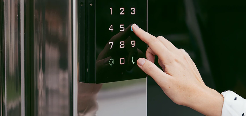 Property Management Locksmith For Lock Installation in Alafaya, FL